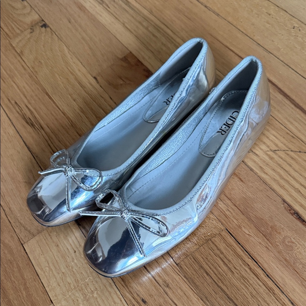 Metallic Silver Bow Flats